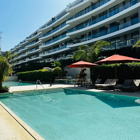 Apartahotel Fantastic Apartment/beach Front Luxury 4*