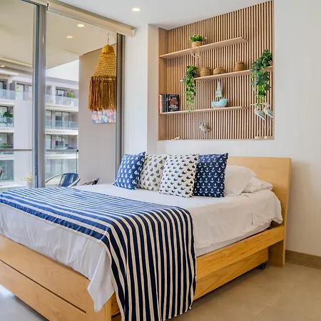 Apartahotel Fantastic Apartment/beach Front Luxury